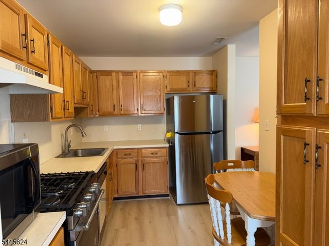 5 Chanda Ct 5, Clifton City, NJ 07012