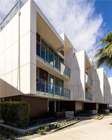 3351 Via Lido, Newport Beach, CA 92663