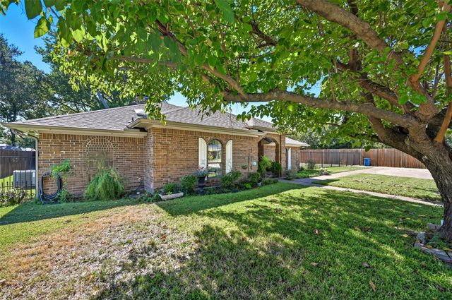 3901 Lynnwood Drive, Rowlett, TX 75088