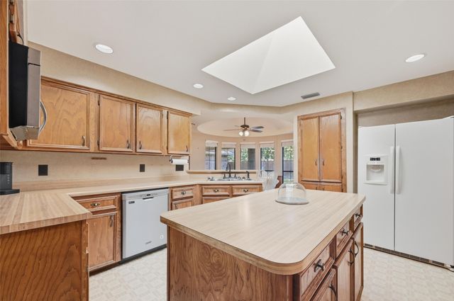 3901 Lynnwood Drive, Rowlett, TX 75088