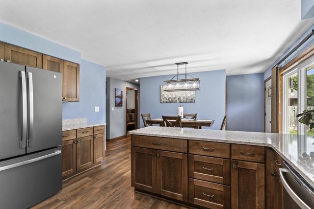1595 NELSON COURT, Neenah, WI 54956