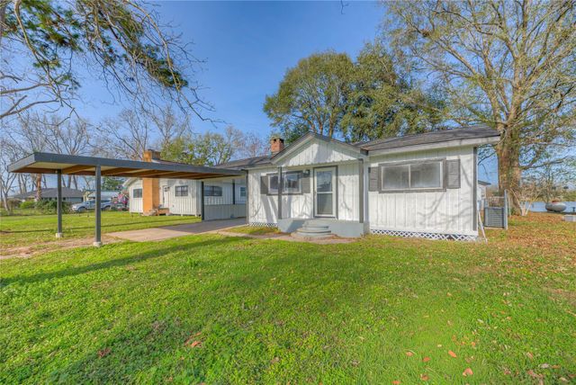 1606 E Taylor Lake Circle, Livingston, TX 77351