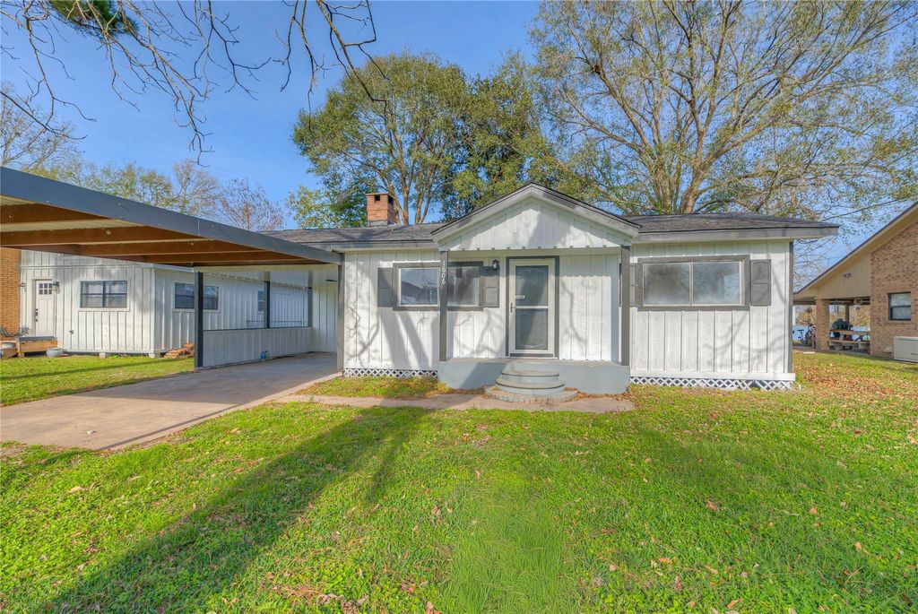 1606 E Taylor Lake Circle, Livingston, TX 77351