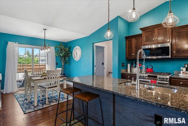 1815 PRAIRIE VISTA Drive, Chatham, IL 62629