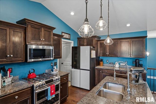 1815 PRAIRIE VISTA Drive, Chatham, IL 62629