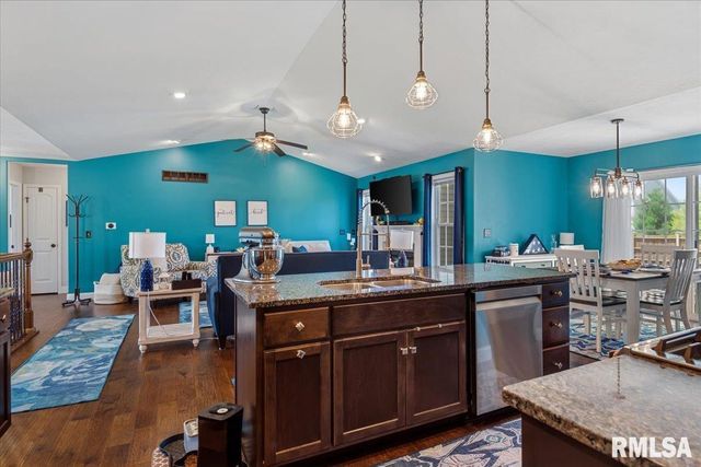 1815 PRAIRIE VISTA Drive, Chatham, IL 62629
