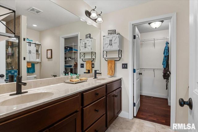 1815 PRAIRIE VISTA Drive, Chatham, IL 62629
