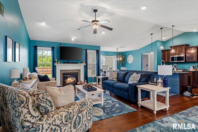 1815 PRAIRIE VISTA Drive, Chatham, IL 62629