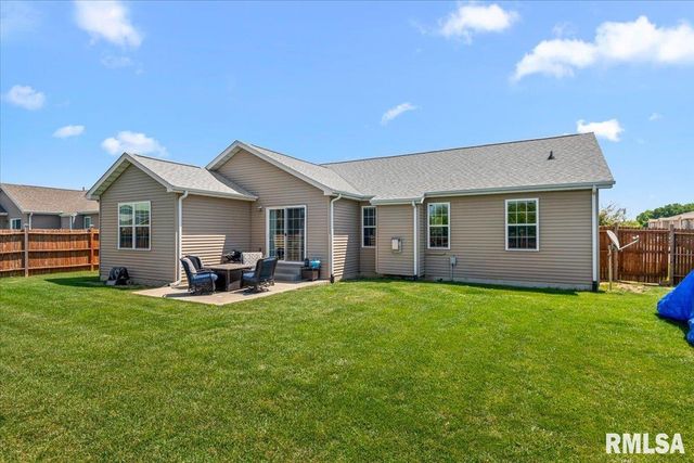 1815 PRAIRIE VISTA Drive, Chatham, IL 62629