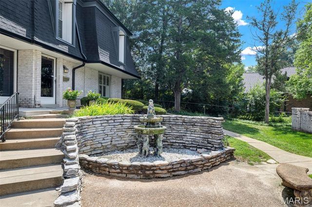 4392 Chateau De Ville Drive E, Unincorporated, MO 63129