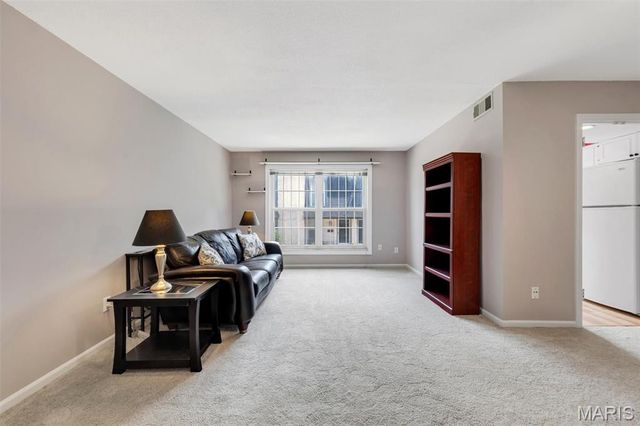 4392 Chateau De Ville Drive E, Unincorporated, MO 63129