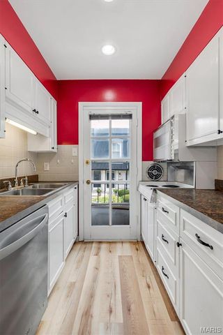 4392 Chateau De Ville Drive E, Unincorporated, MO 63129