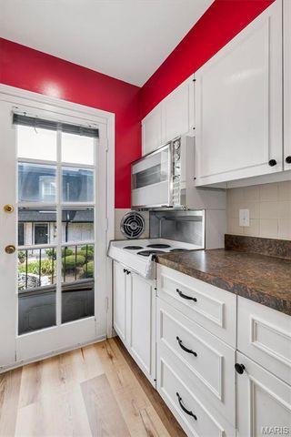 4392 Chateau De Ville Drive E, Unincorporated, MO 63129