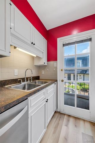 4392 Chateau De Ville Drive E, Unincorporated, MO 63129