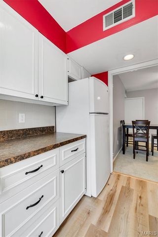 4392 Chateau De Ville Drive E, Unincorporated, MO 63129