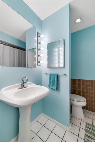 4392 Chateau De Ville Drive E, Unincorporated, MO 63129