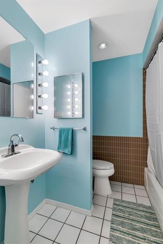4392 Chateau De Ville Drive E, Unincorporated, MO 63129