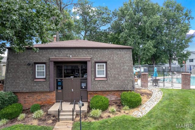 4392 Chateau De Ville Drive E, Unincorporated, MO 63129