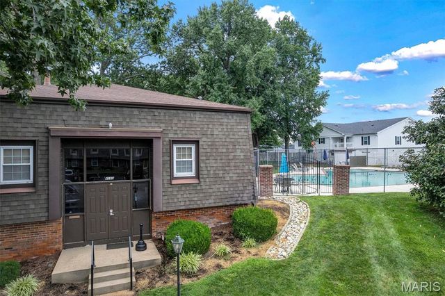 4392 Chateau De Ville Drive E, Unincorporated, MO 63129
