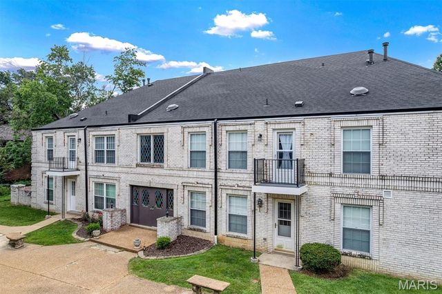 4392 Chateau De Ville Drive E, Unincorporated, MO 63129