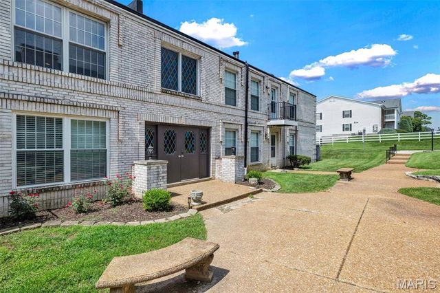 4392 Chateau De Ville Drive E, Unincorporated, MO 63129