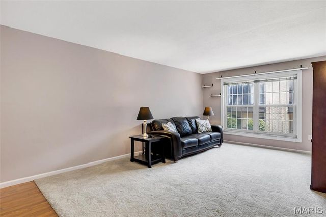4392 Chateau De Ville Drive E, Unincorporated, MO 63129