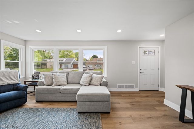 3154 Prior Drive, Cuyahoga Falls, OH 44223