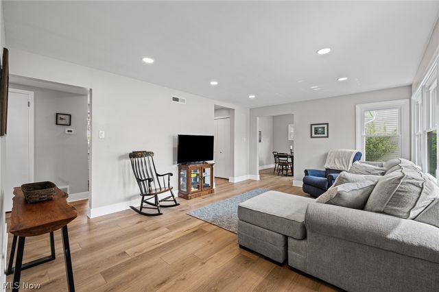 3154 Prior Drive, Cuyahoga Falls, OH 44223