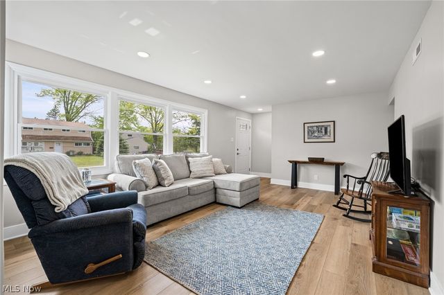 3154 Prior Drive, Cuyahoga Falls, OH 44223