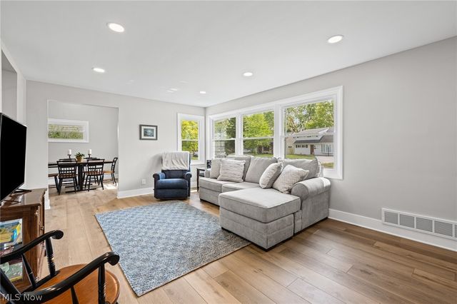 3154 Prior Drive, Cuyahoga Falls, OH 44223