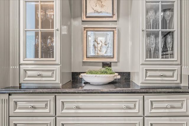 4N881 Old Farm Road, St. Charles, IL 60175