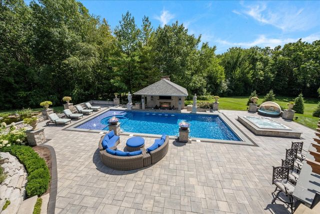 4N881 Old Farm Road, St. Charles, IL 60175