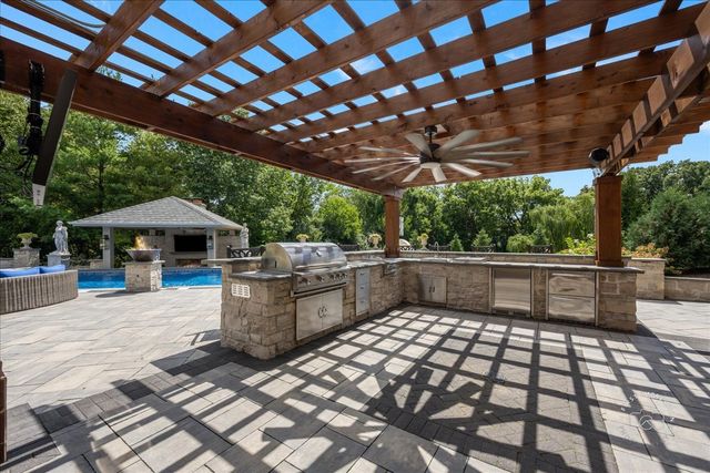 4N881 Old Farm Road, St. Charles, IL 60175