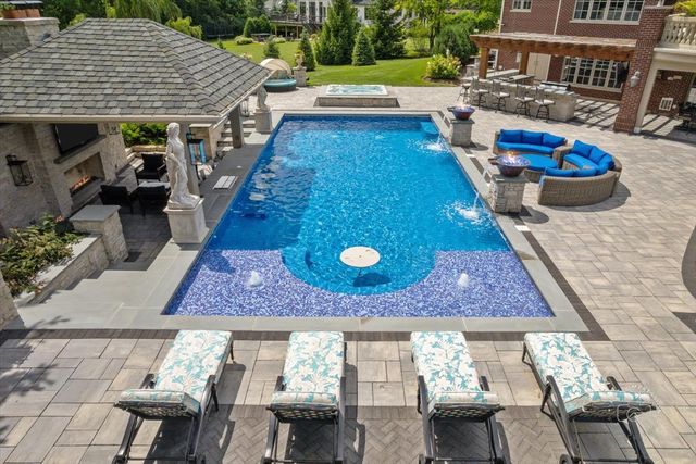 4N881 Old Farm Road, St. Charles, IL 60175