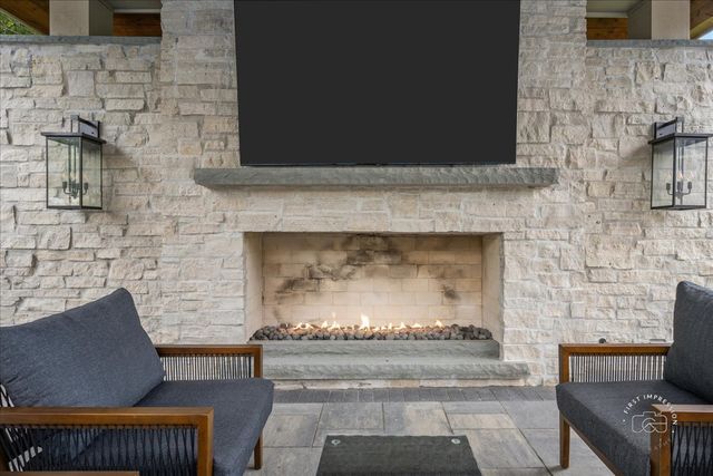 4N881 Old Farm Road, St. Charles, IL 60175