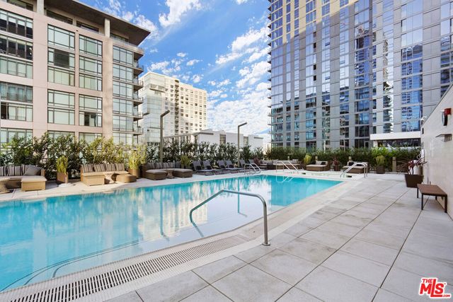 1155 S Grand Avenue 516, Los Angeles, CA 90015