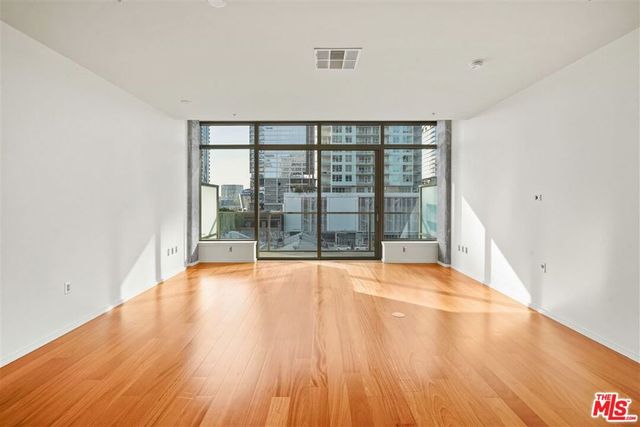 1155 S Grand Avenue 516, Los Angeles, CA 90015