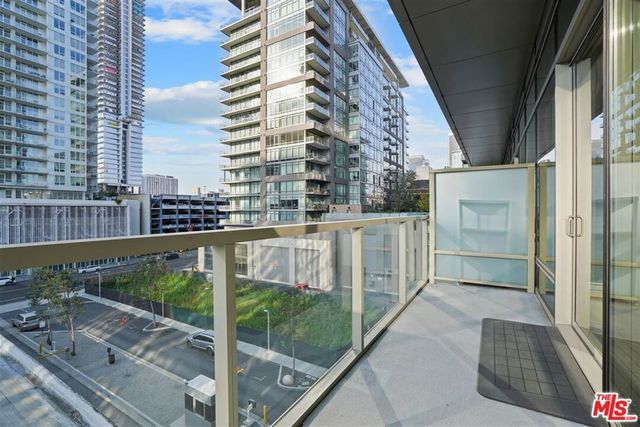 1155 S Grand Avenue 516, Los Angeles, CA 90015