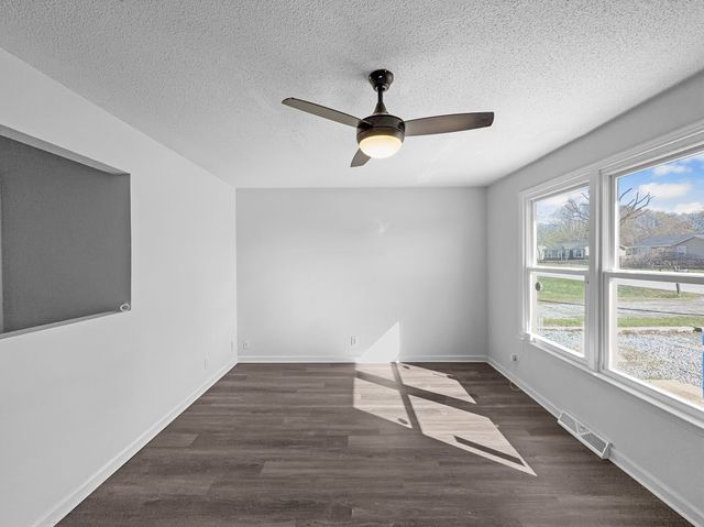 1488 Craig Dr, Clarksville, TN 37042