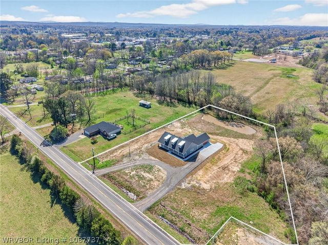 1019 Hwy 253, Lavaca, AR 72941