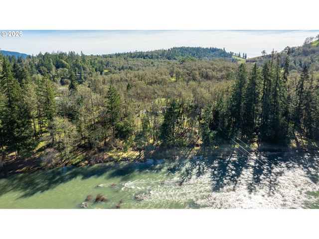 1176 WHISTLERS Ln, Roseburg, OR 97470