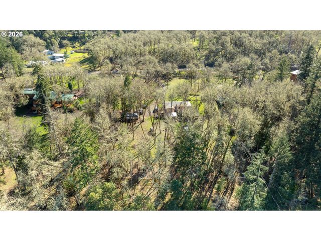 1176 WHISTLERS Ln, Roseburg, OR 97470