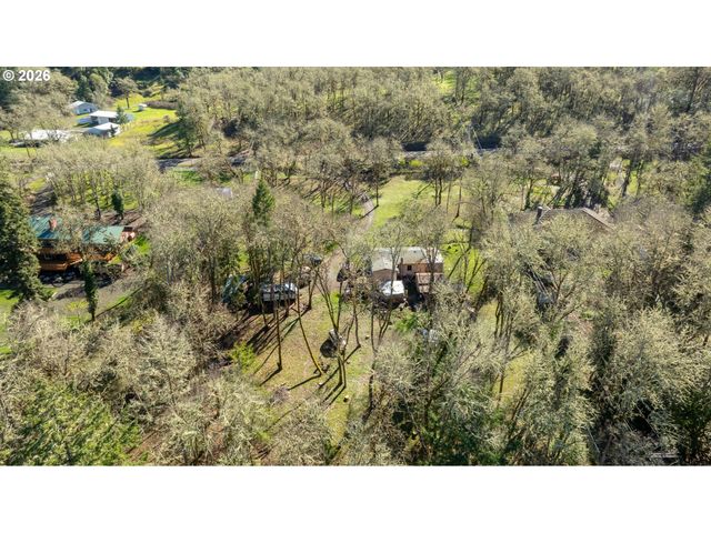 1176 WHISTLERS Ln, Roseburg, OR 97470