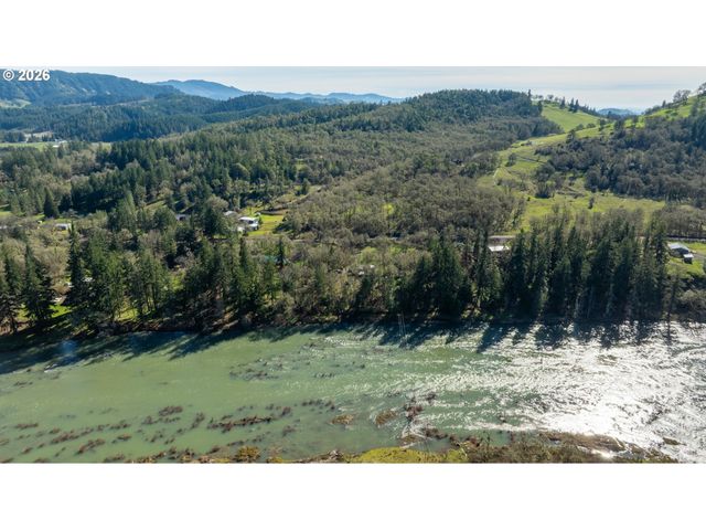 1176 WHISTLERS Ln, Roseburg, OR 97470