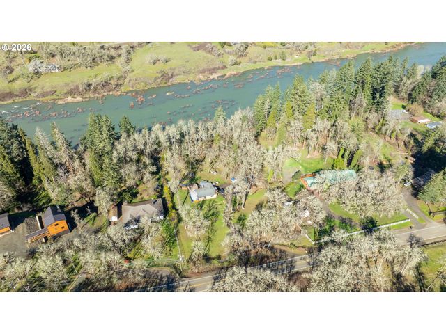 1176 WHISTLERS Ln, Roseburg, OR 97470