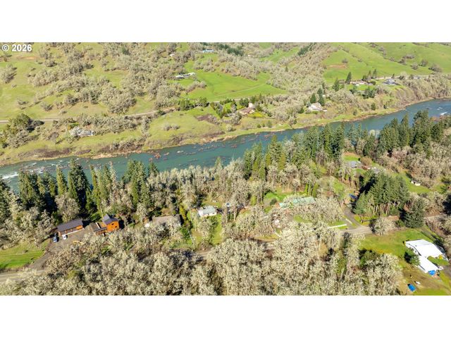 1176 WHISTLERS Ln, Roseburg, OR 97470