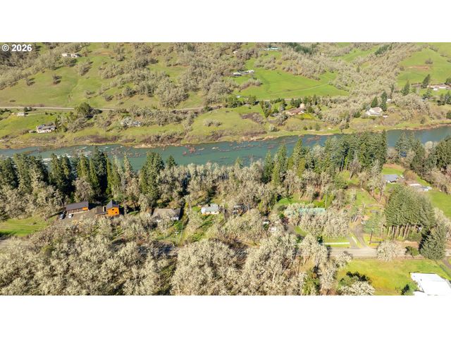 1176 WHISTLERS Ln, Roseburg, OR 97470