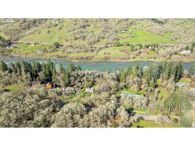 1176 WHISTLERS Ln, Roseburg, OR 97470