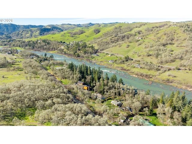 1176 WHISTLERS Ln, Roseburg, OR 97470