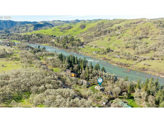 1176 WHISTLERS Ln, Roseburg, OR 97470